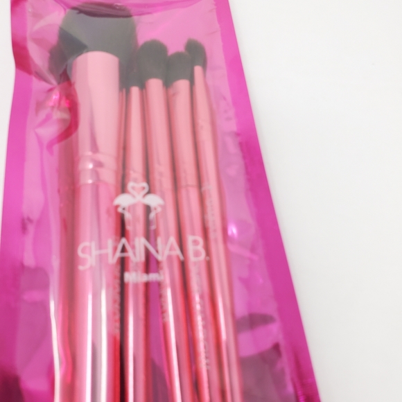 B. Fab Brush Set by SHAINA B MIAMI - Picture 2 of 5